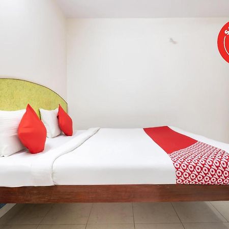 Oyo 16123 Chandana Deluxe Bengalúr Exteriér fotografie
