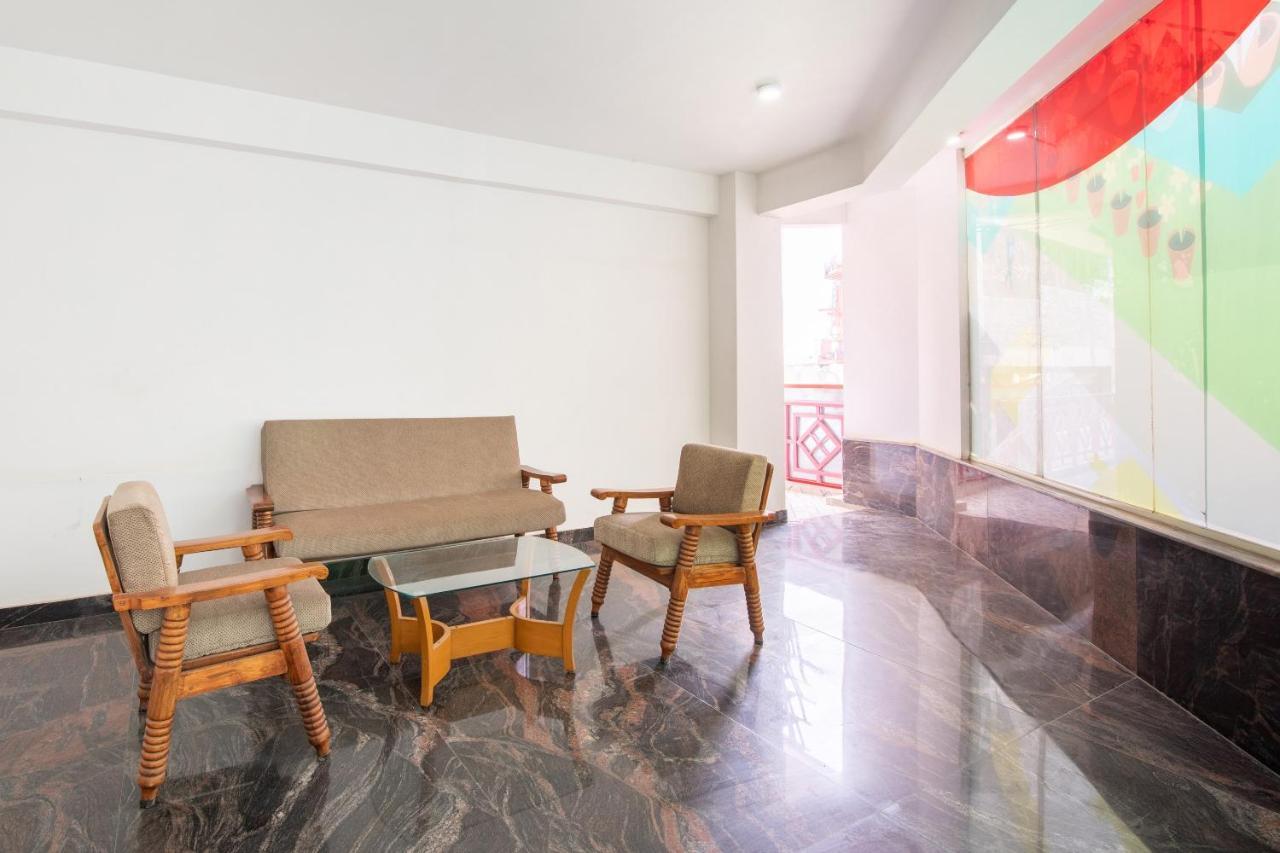Oyo 16123 Chandana Deluxe Bengalúr Exteriér fotografie